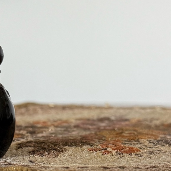 Elegant Black Decorative empty perfume Bottle - Picture 2 of 5